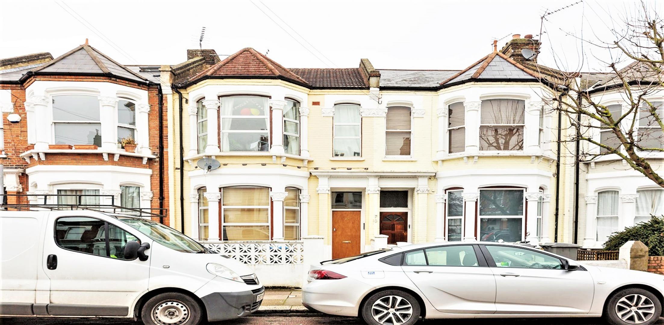 			Studio Apartment, 1 bath, 1 reception Flat			 Leighton Gardens, KENSAL RISE